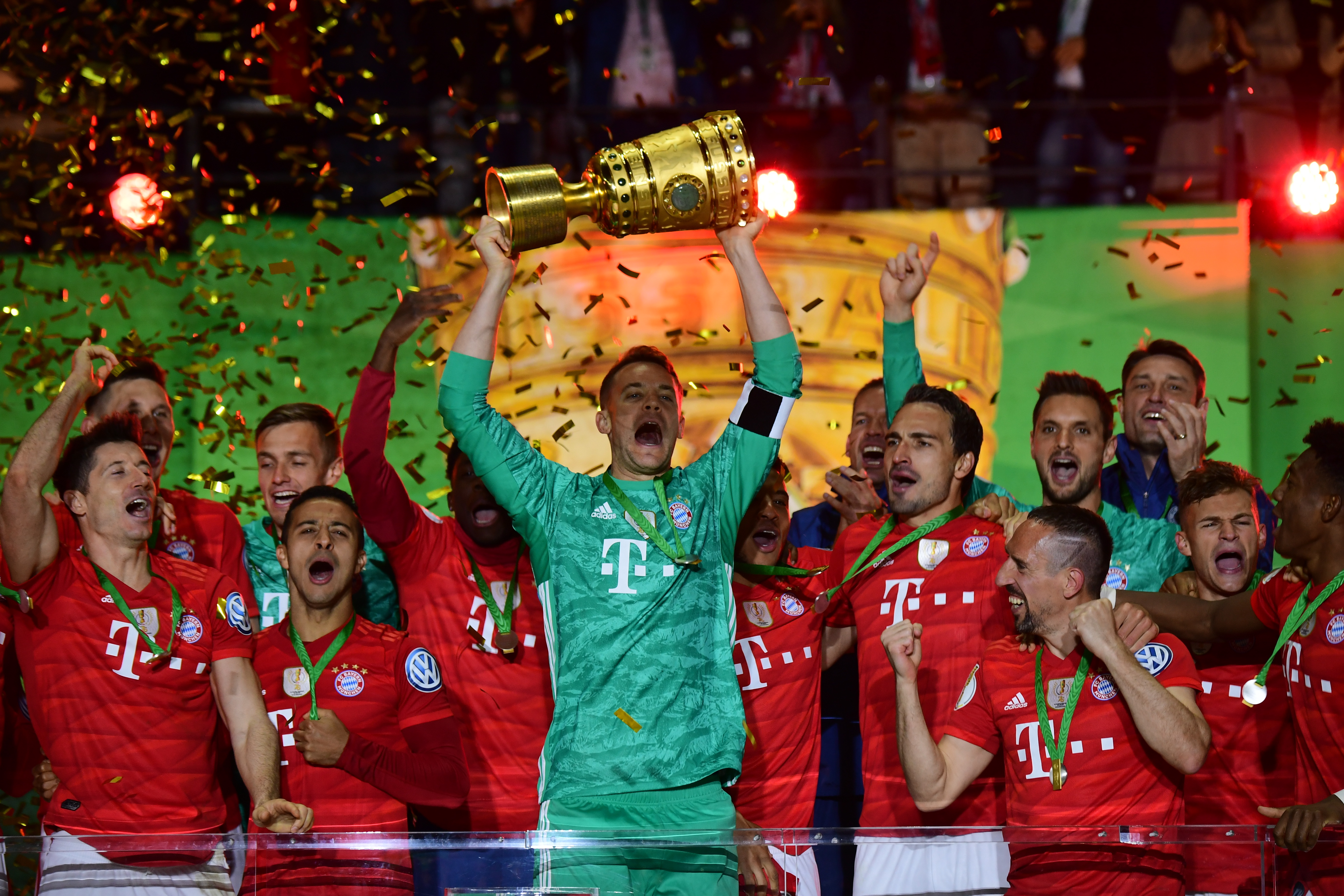 挪媒：索帅若执教曼联周薪约5-6万镑，进欧冠奖