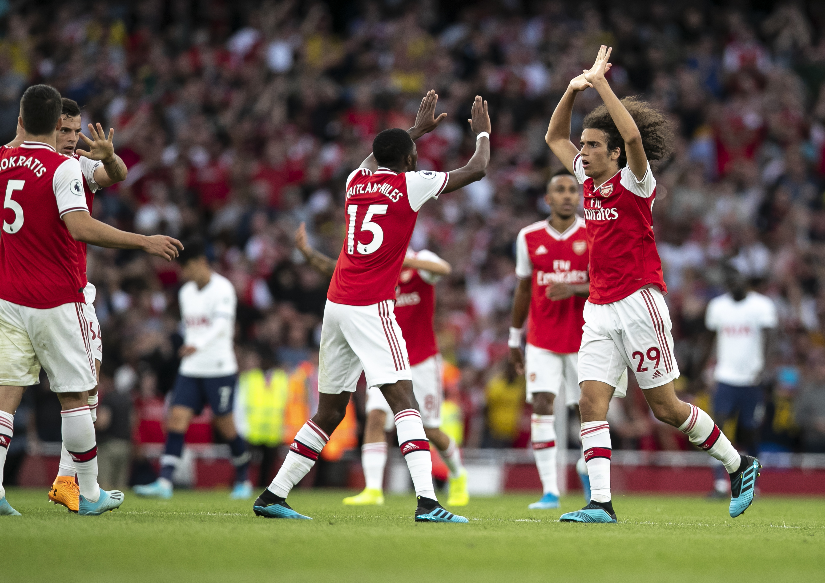 西亚卡姆30分 步行者战胜黄蜂