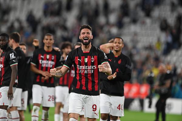 詹姆斯透露出生详细时间东契奇调侃：我41岁可能要一瘸一拐走路