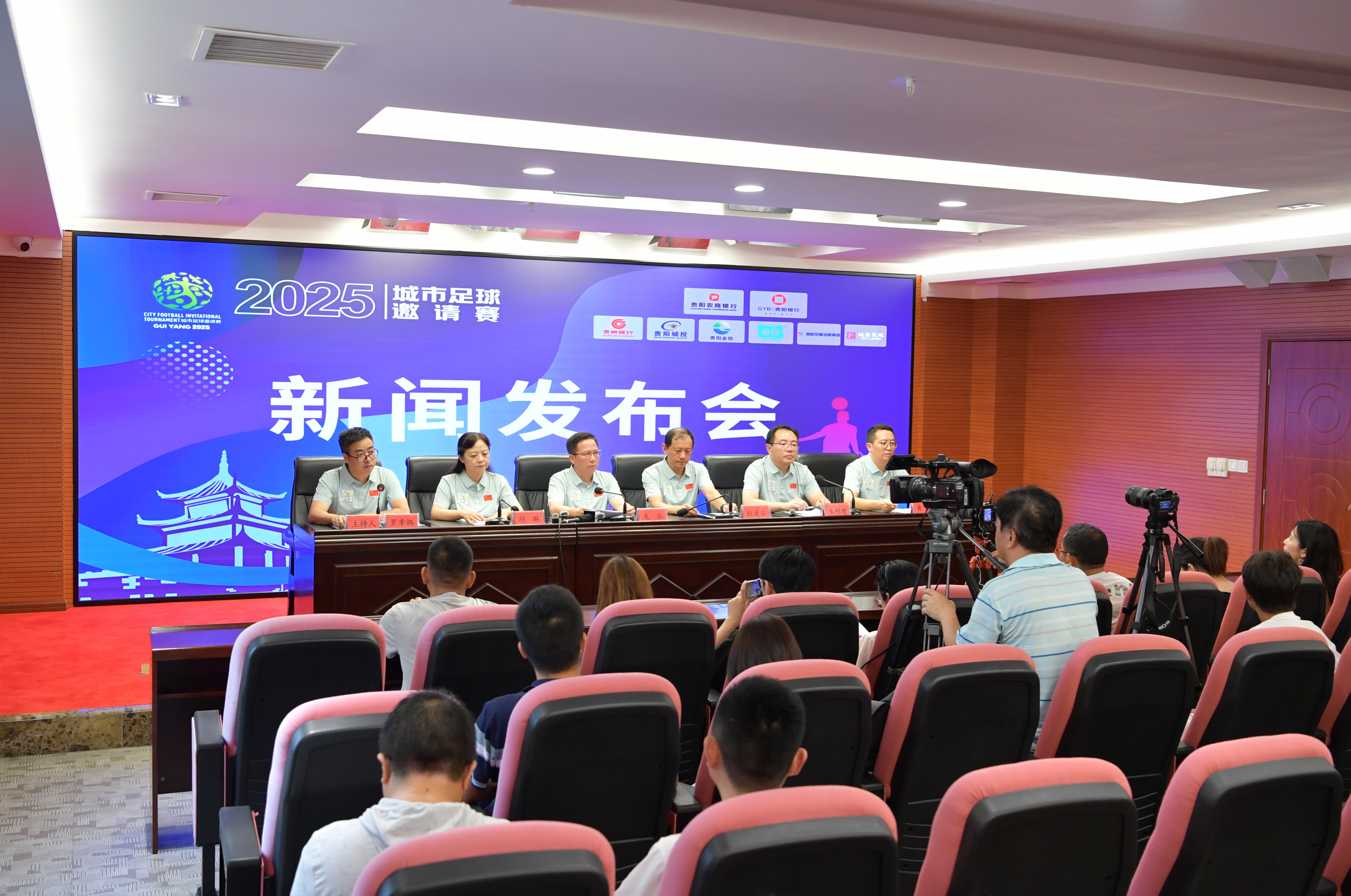 东契奇42+7+8！哈登创纪录压轴